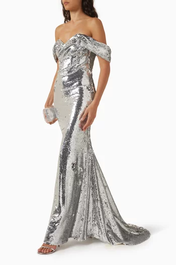 فستان سهرة بأكتاف مكشوفة وتطريزات بالترتر