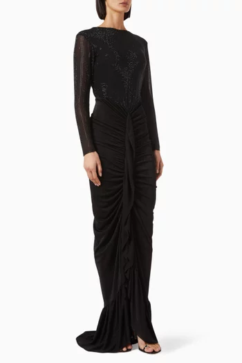 فستان بكشكش وتطريزات بأحجار الراين