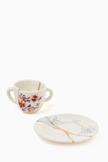 فنجان قهوة وطبق كينتسوغي