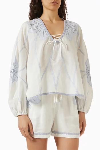 بلوزة فيدانش مزينة بتطريزات