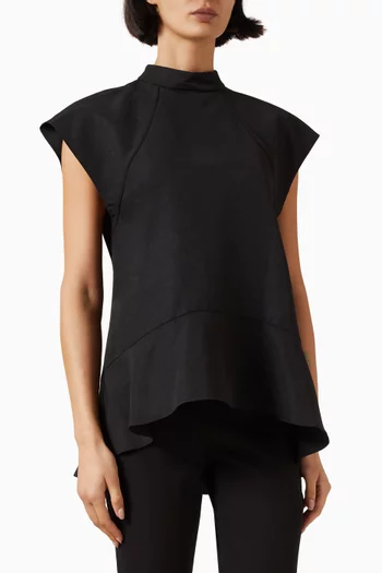 بلوزة بياقة عالية