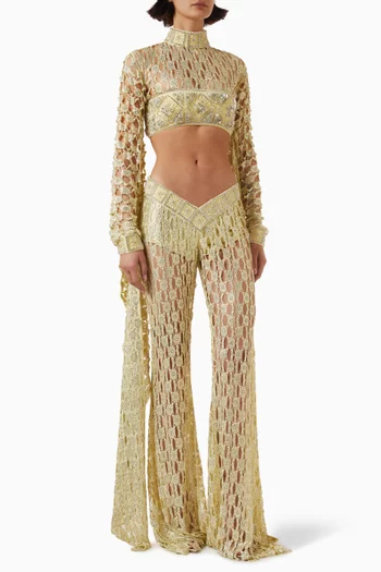 بلوزة قصيرة بأكمام كيمونو وتطريزات دانتيل