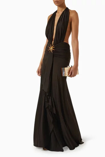 فستان طويل بحلية على شكل نجمة