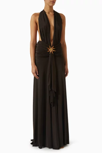 فستان طويل بحلية على شكل نجمة