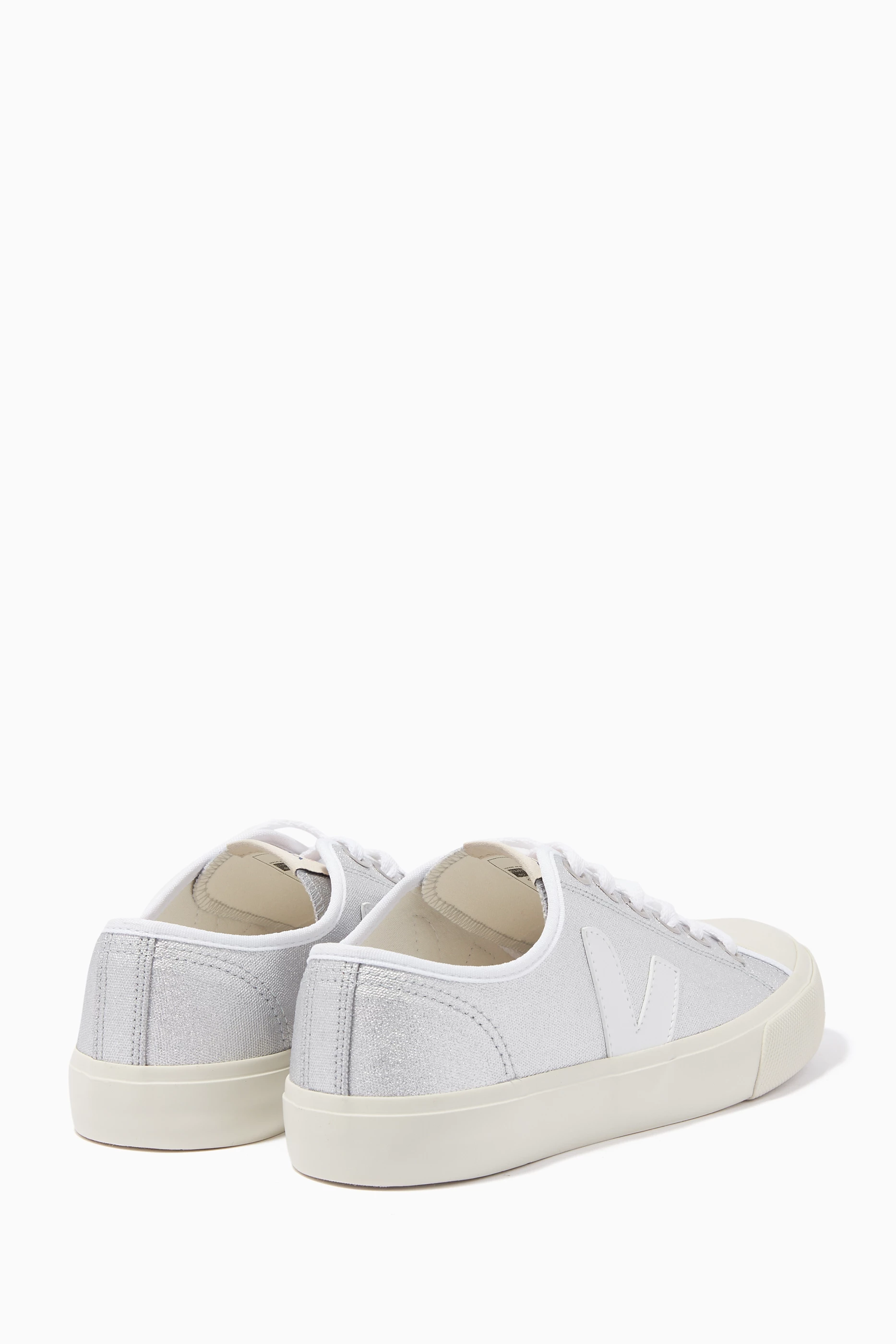 Veja wata shop silver white
