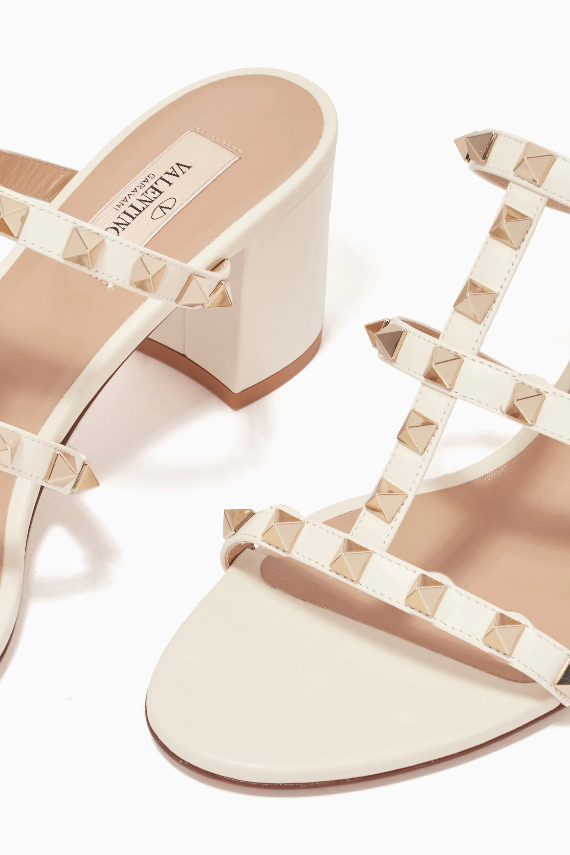 Valentino rockstud 2025 sandals white