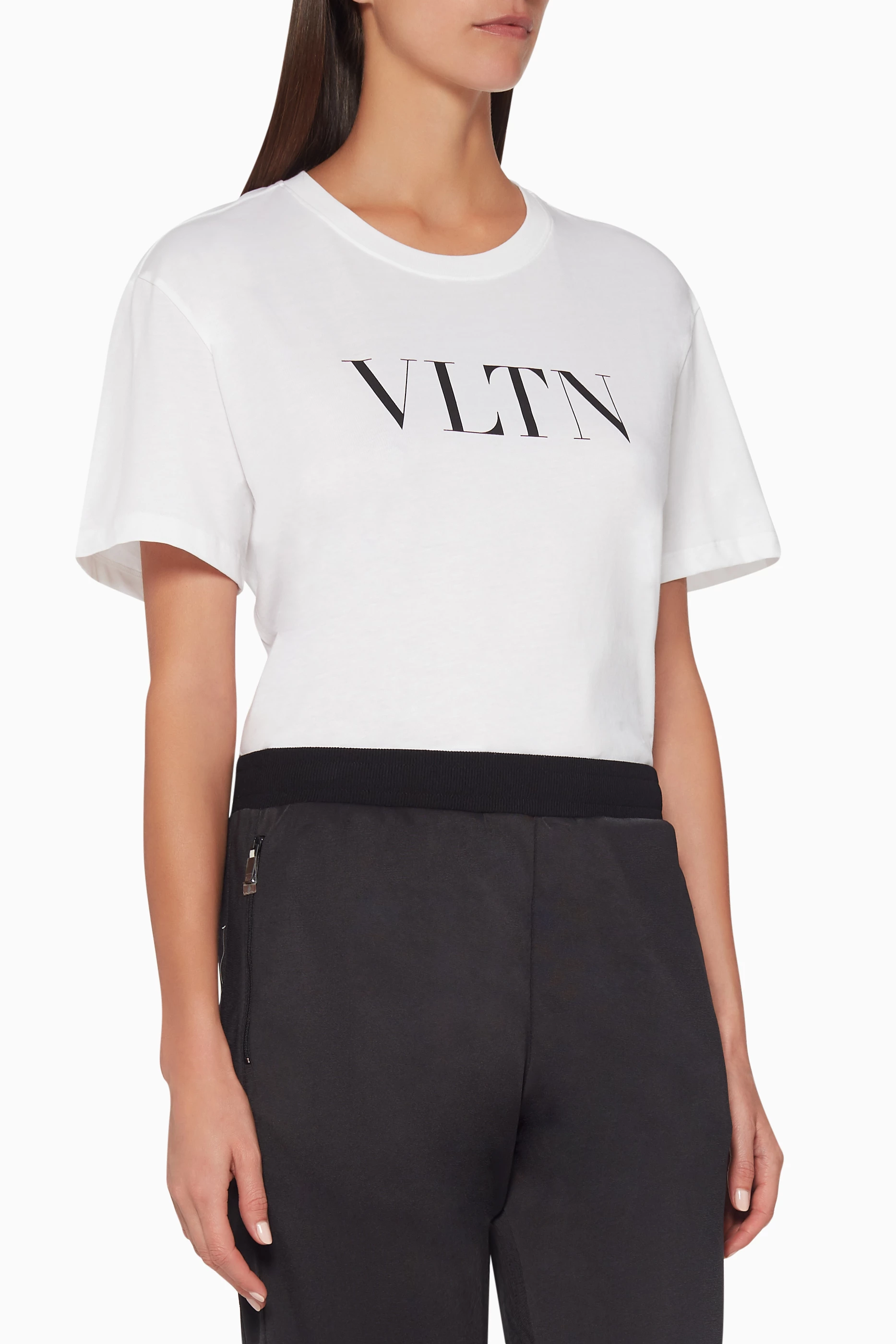 teenager bomuld der ovre Buy Valentino Garavani White VLTN Logo T-Shirt for WOMEN | Ounass UAE