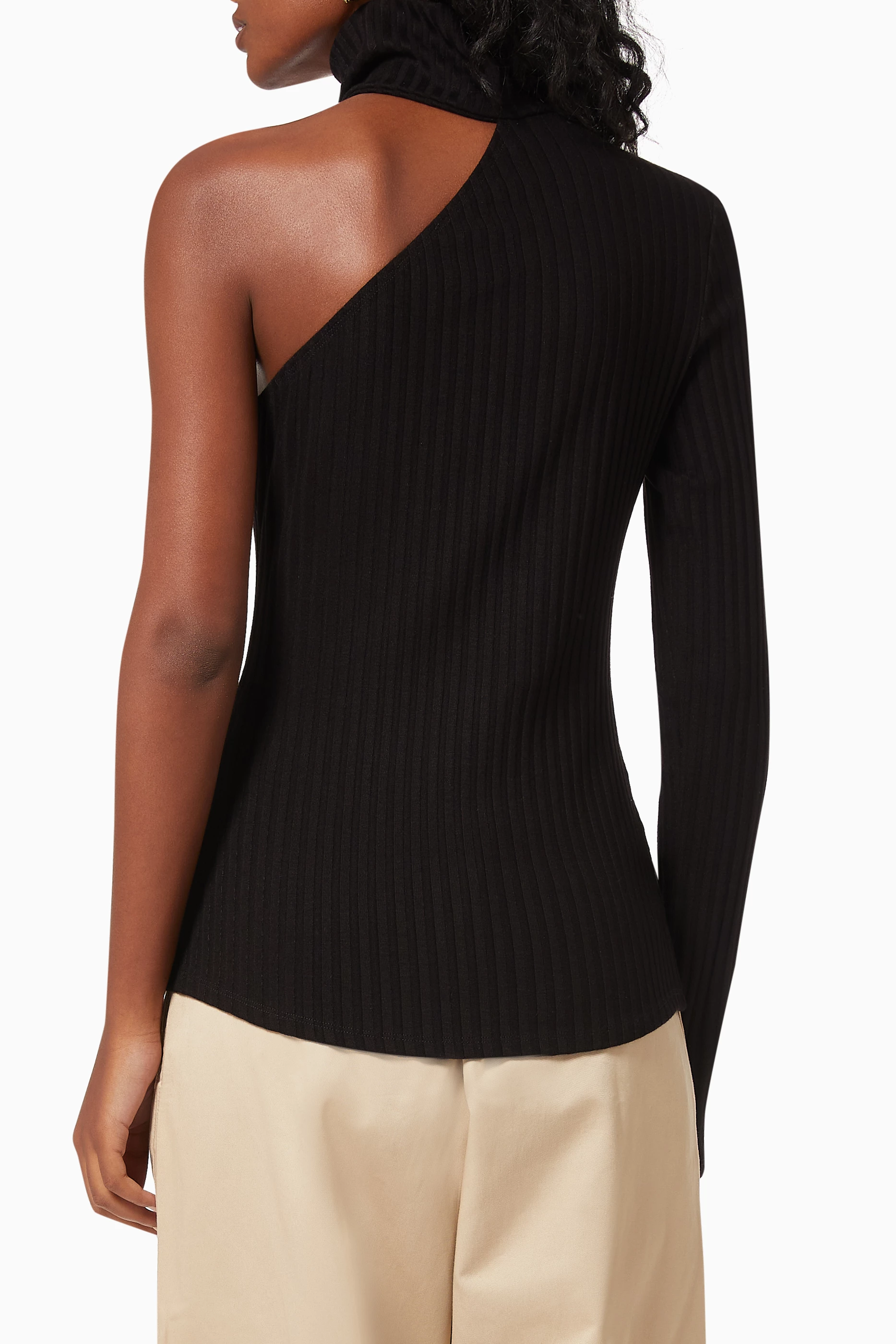 One shoulder outlet turtleneck top