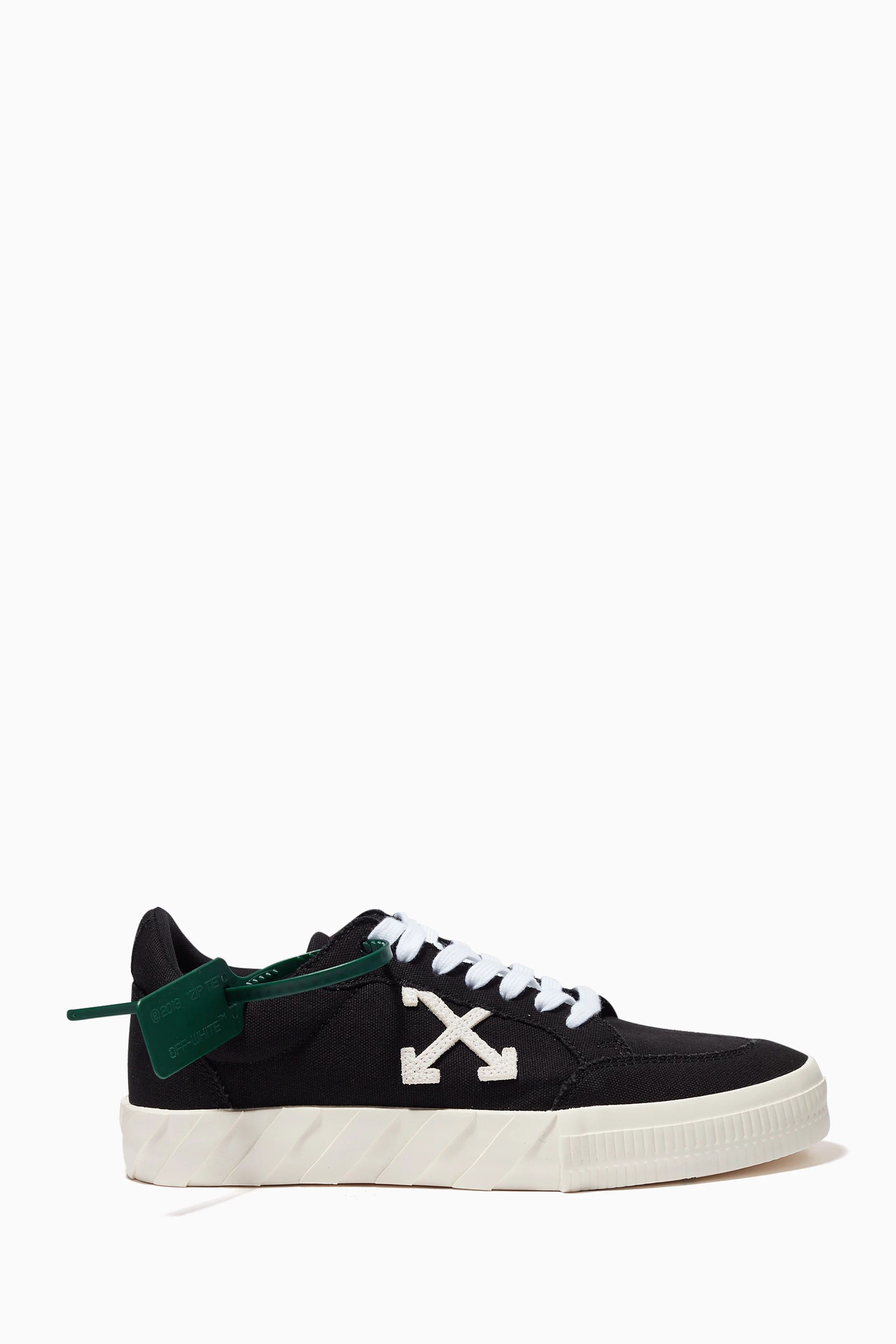 Off white shoes deals black low top
