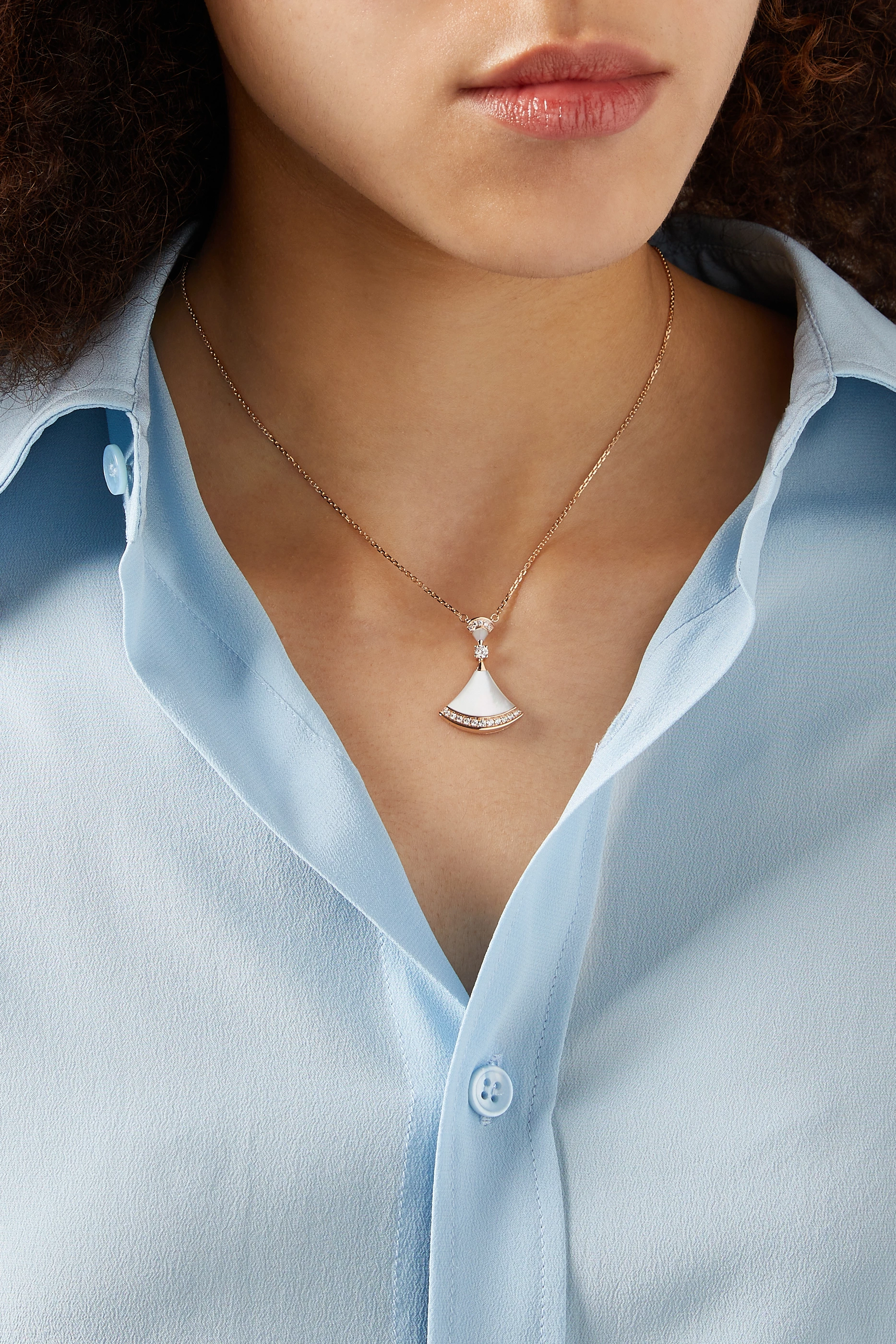 To dream of outlet a necklace