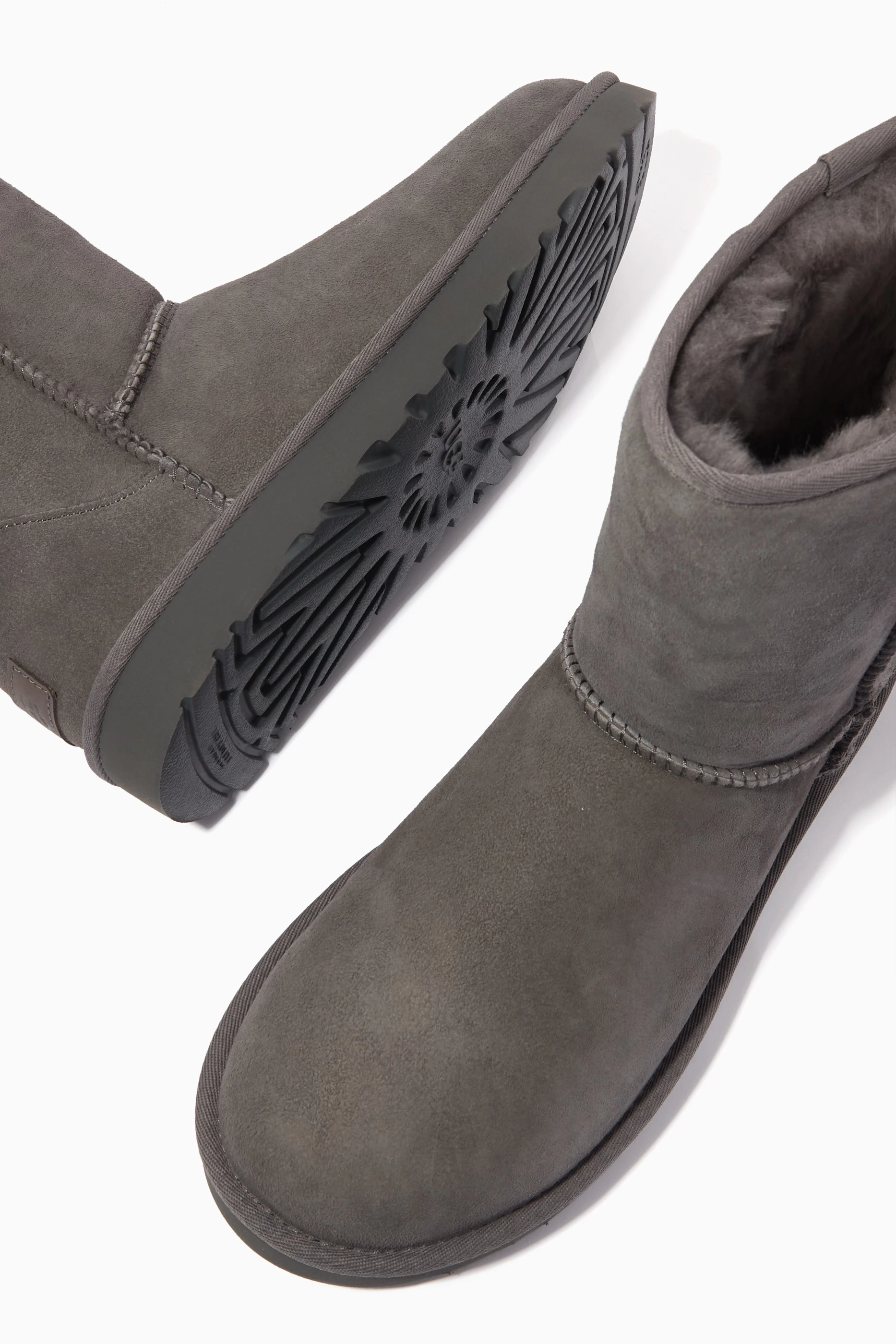 Ugg classic deals short 2 grey