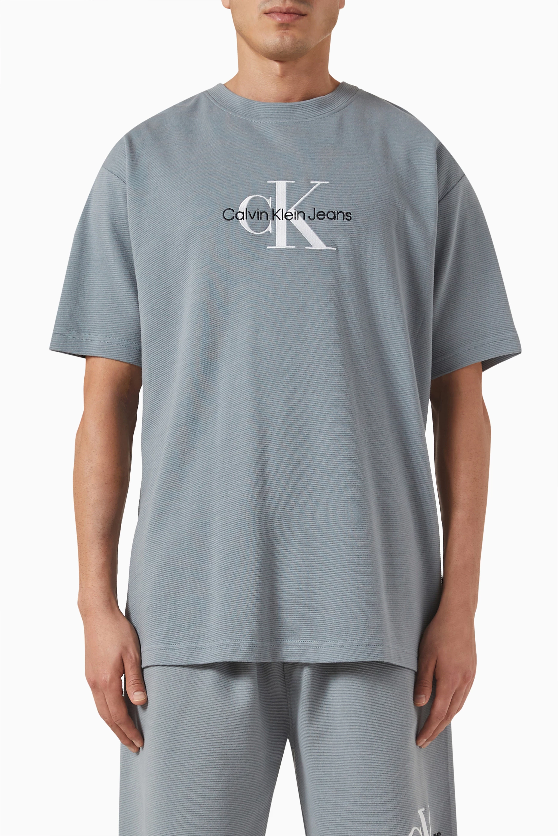 Calvin klein jeans t shirt sales grey