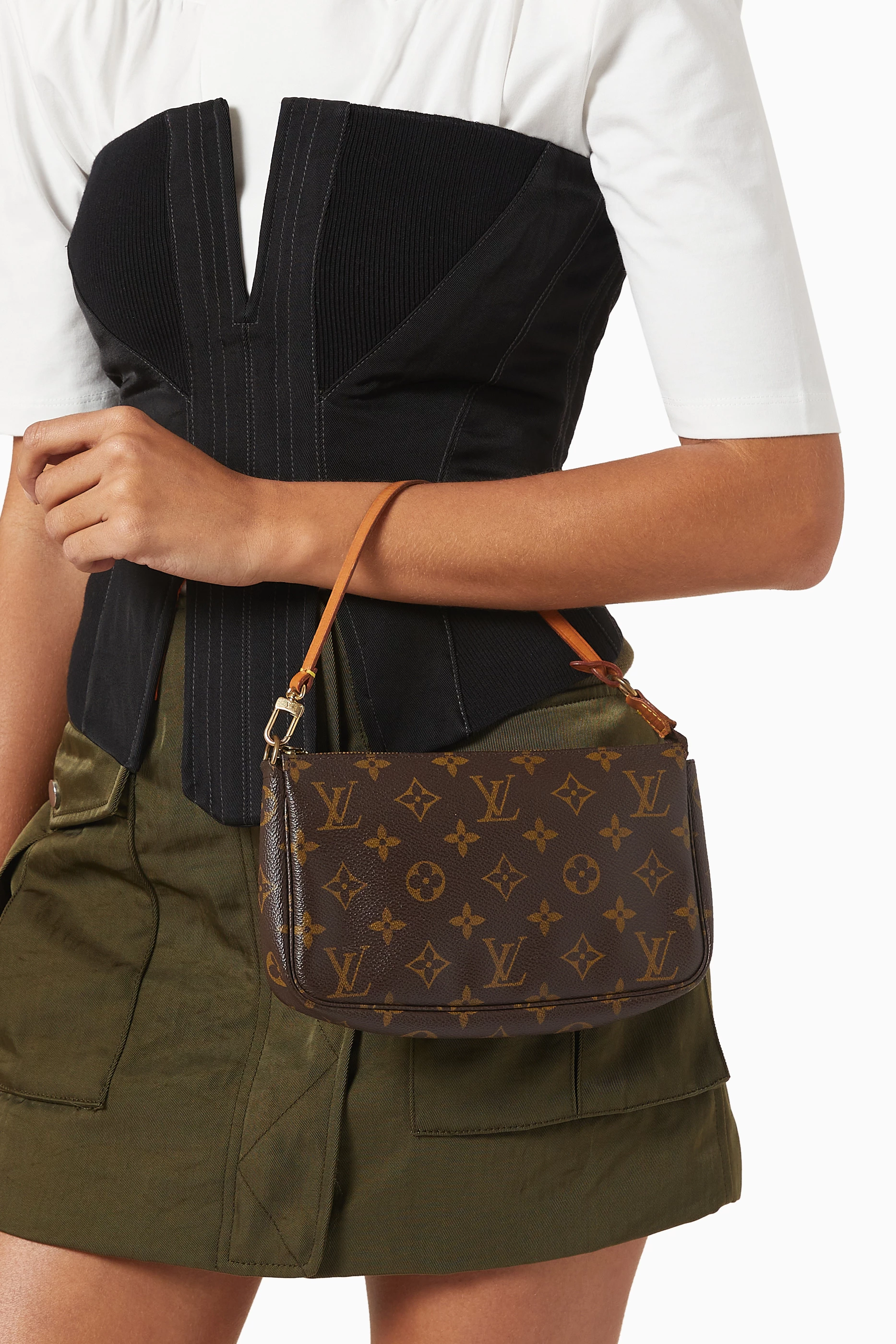 Lv pochette hot sale monogram
