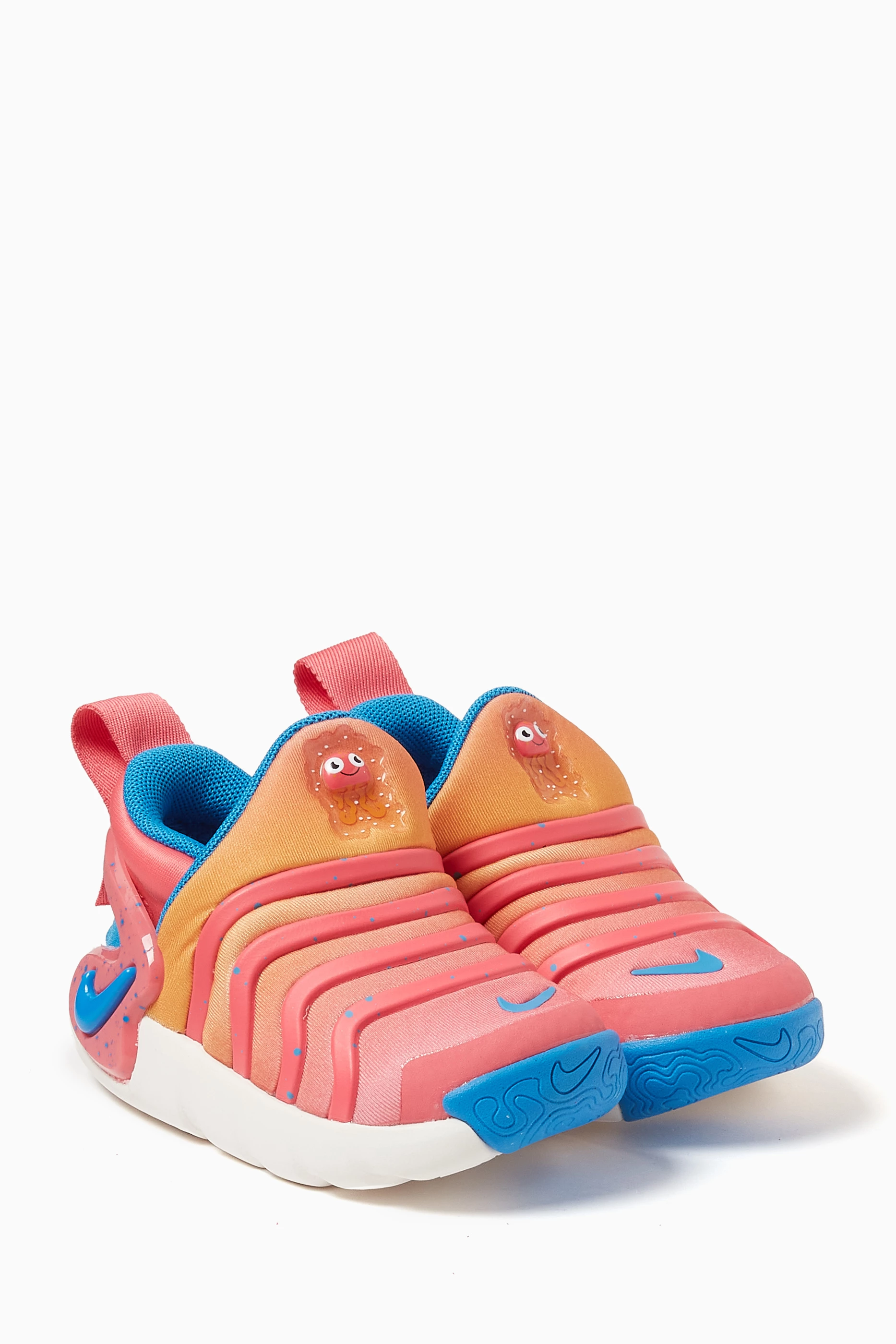 Buy Nike Pink Dynamo Go SE Sneakers in Textile for Boys in UAE