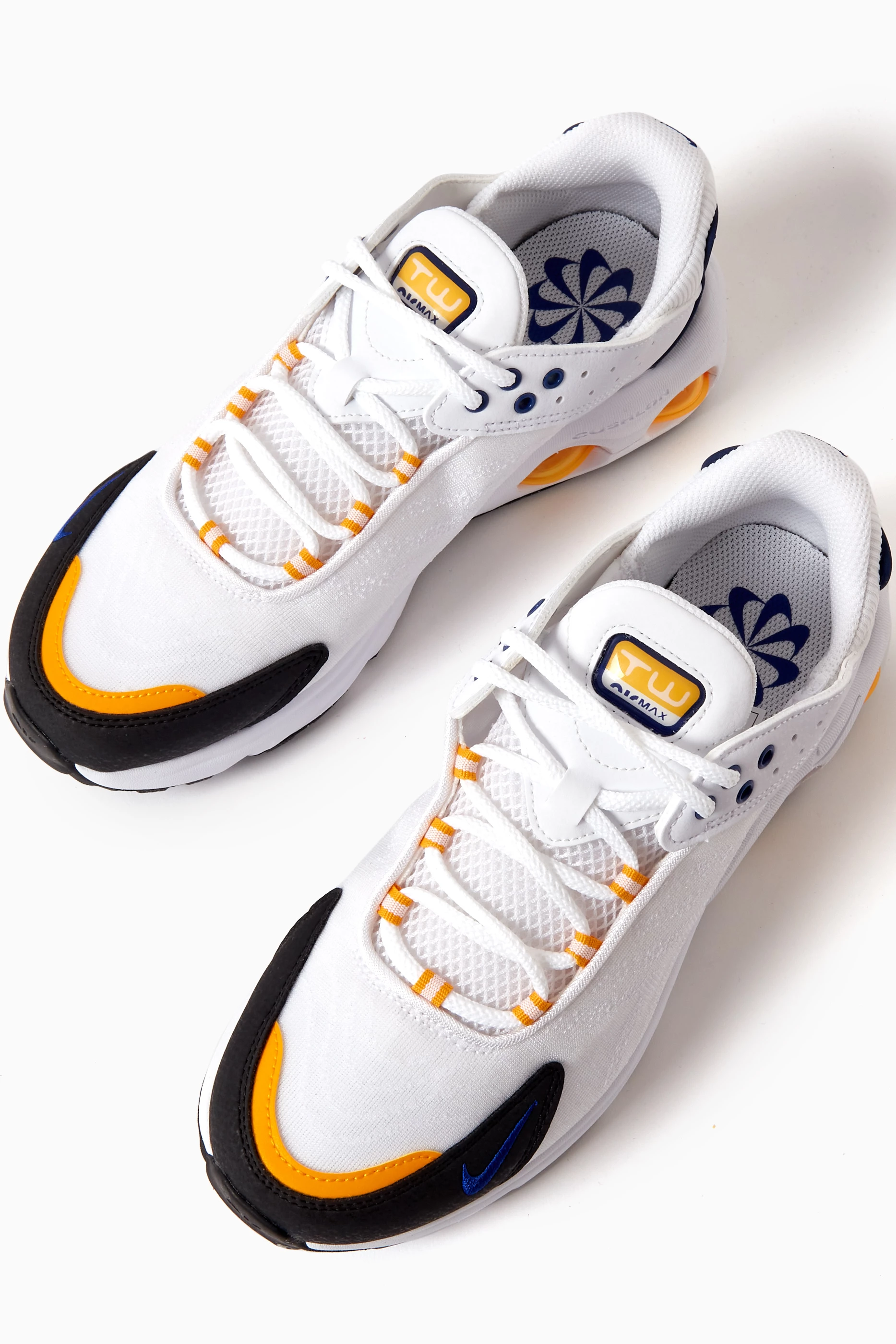 One piece skechers sales hk