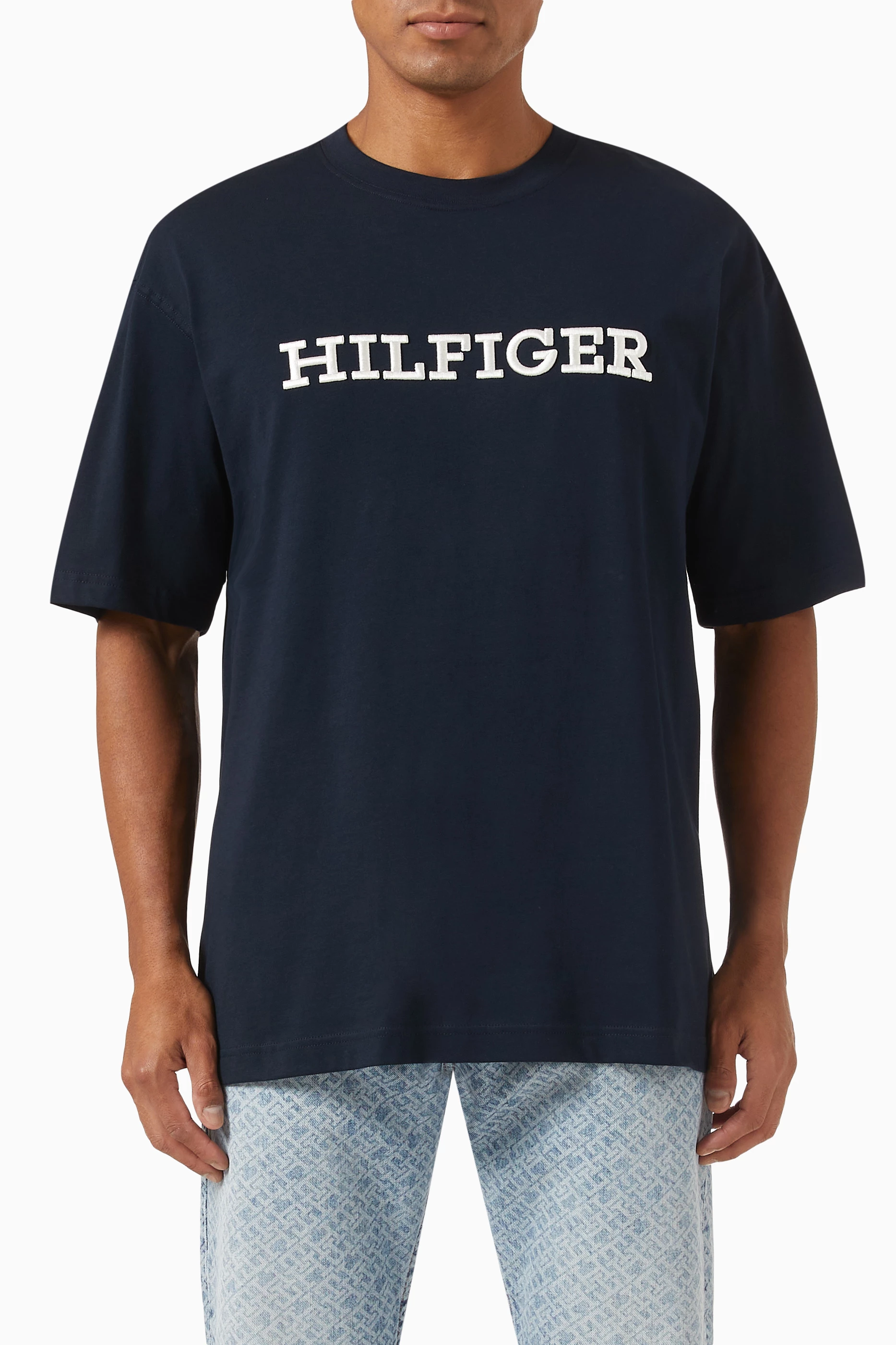 Tommy jeans crest deals flag t shirt
