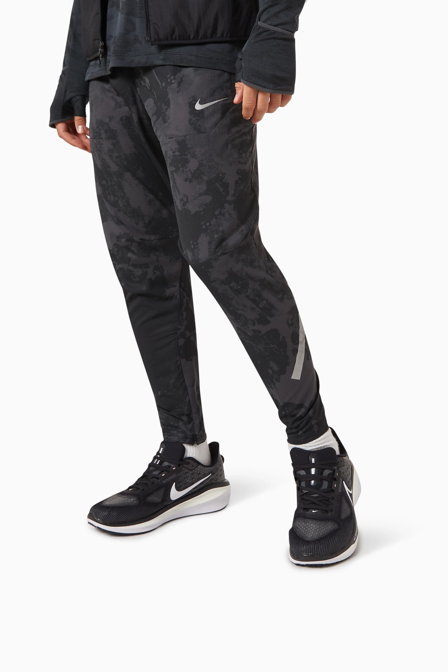 Buy Nike Running Black Vomero 17 Sneakers in Mesh for Men in UAE