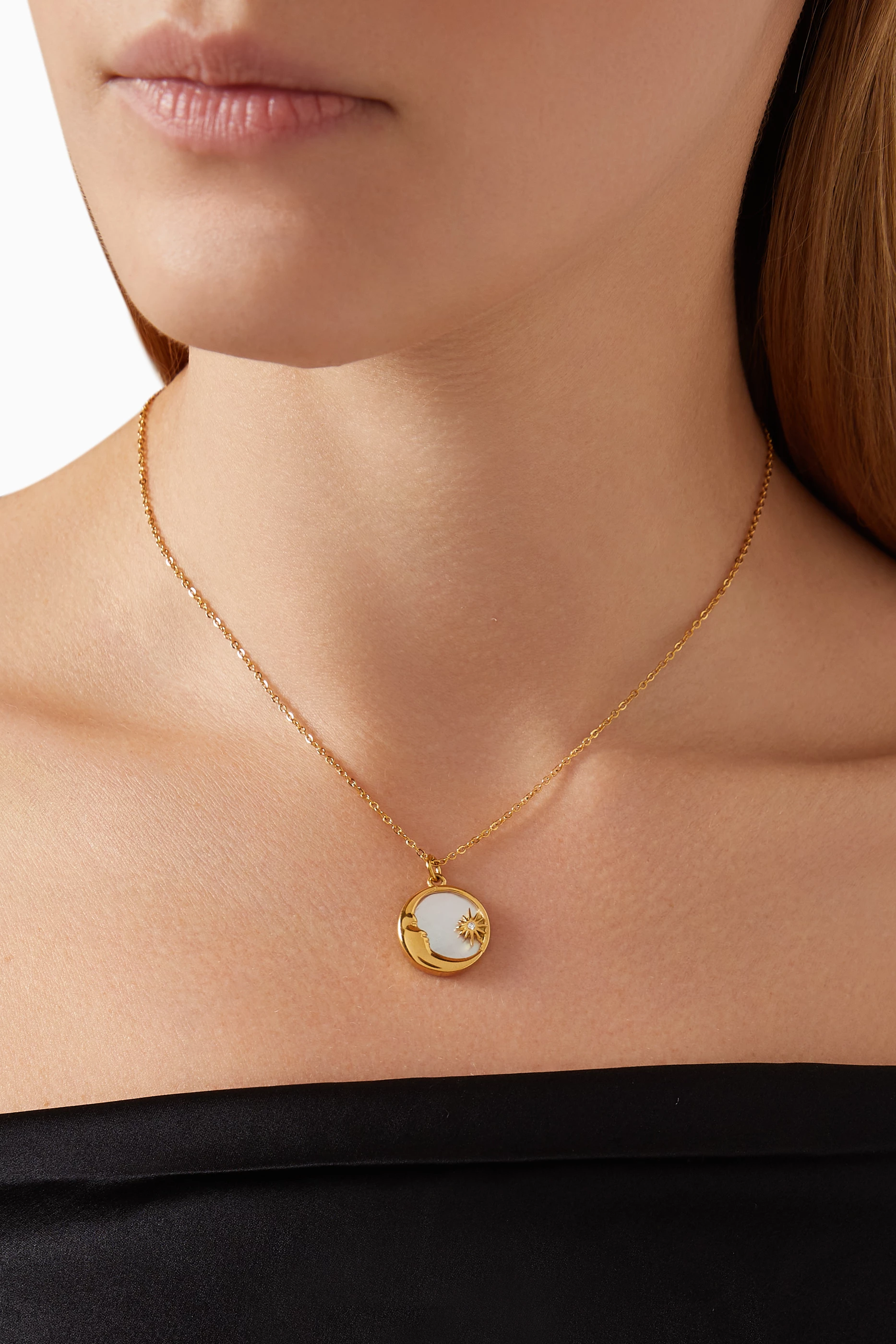 Gold round pendant hotsell necklace