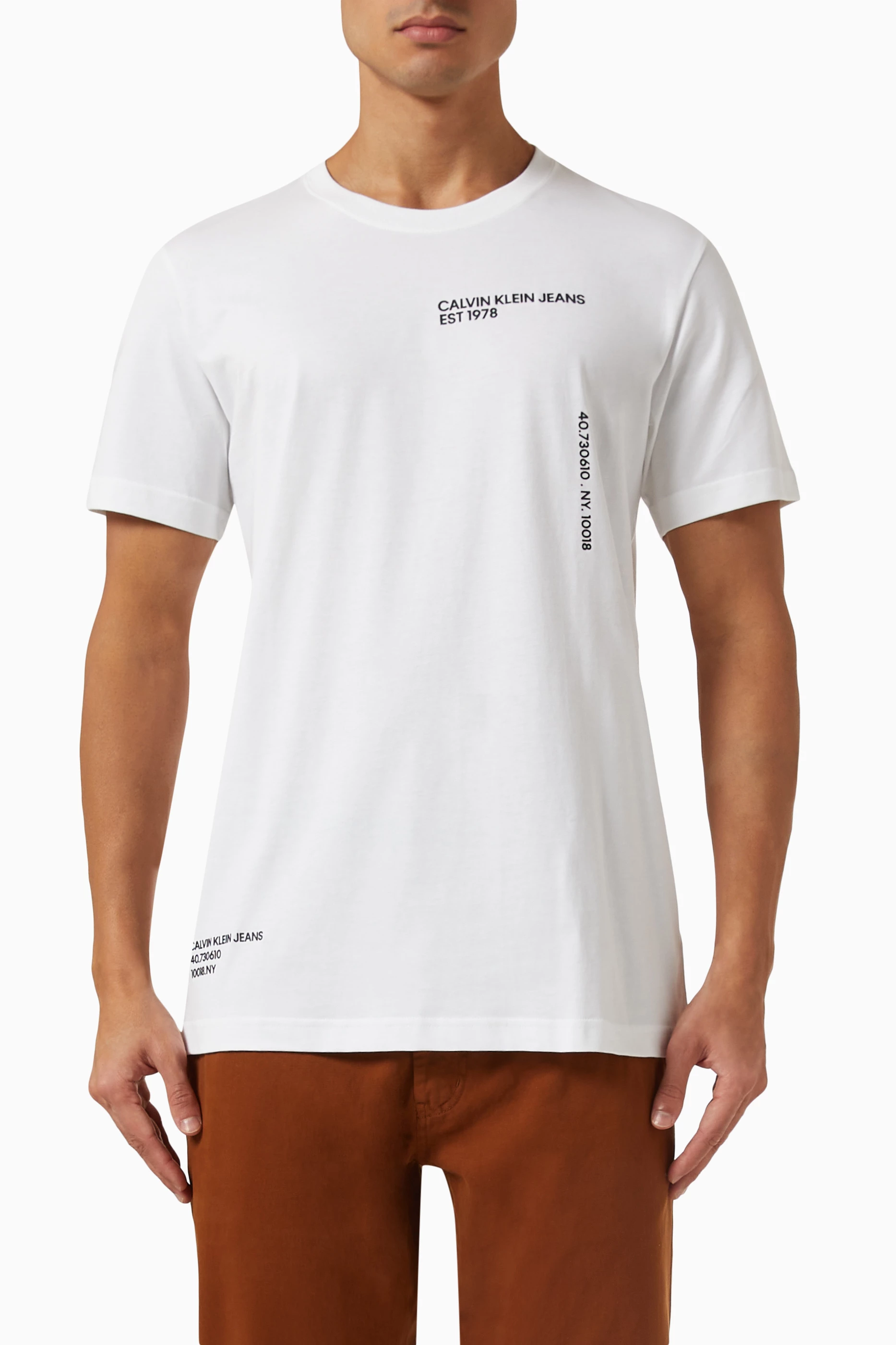 Buy Calvin Klein Jeans White Spray Box T shirt in Cotton for Men in UAE Ounass