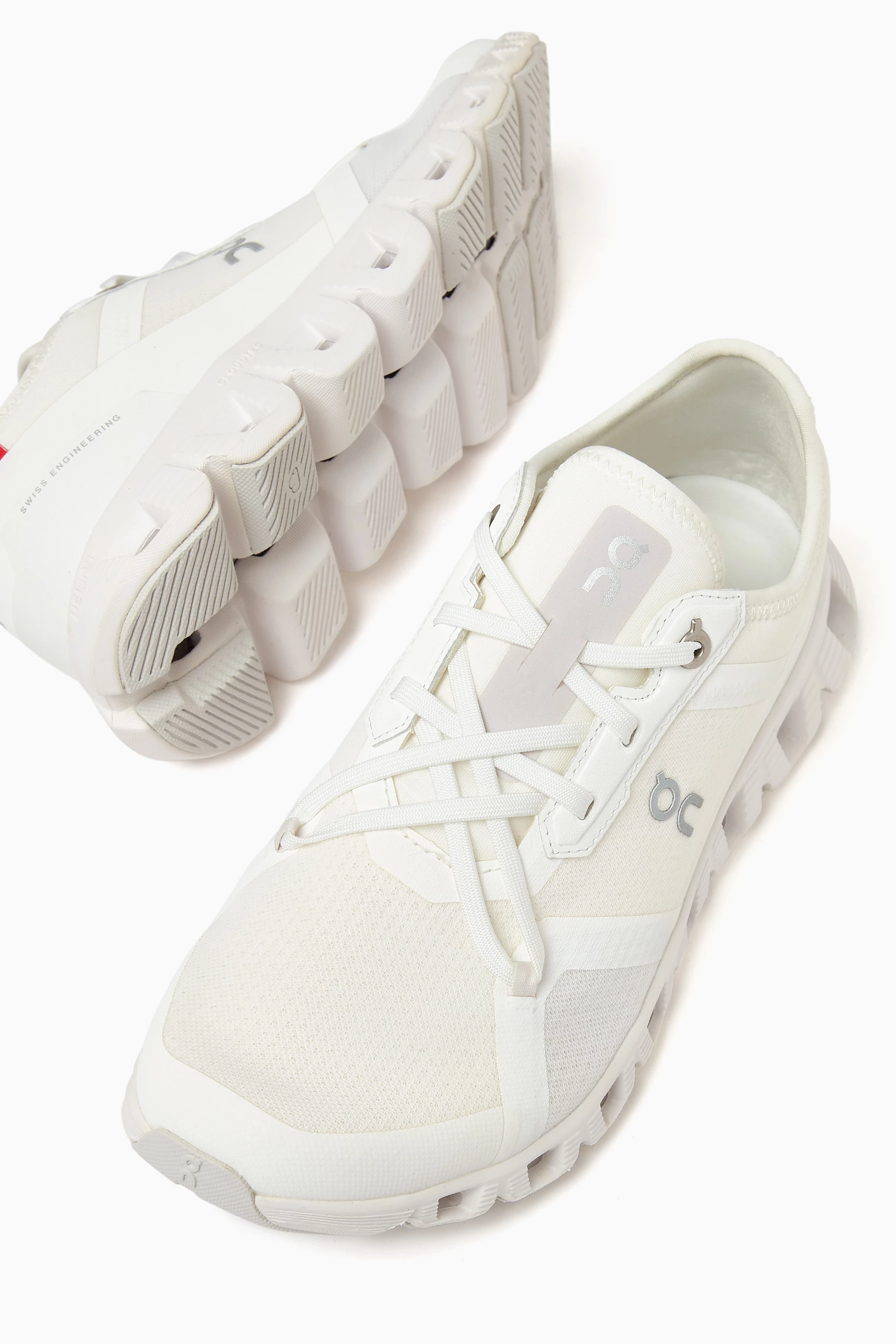 On cloud top white sneakers