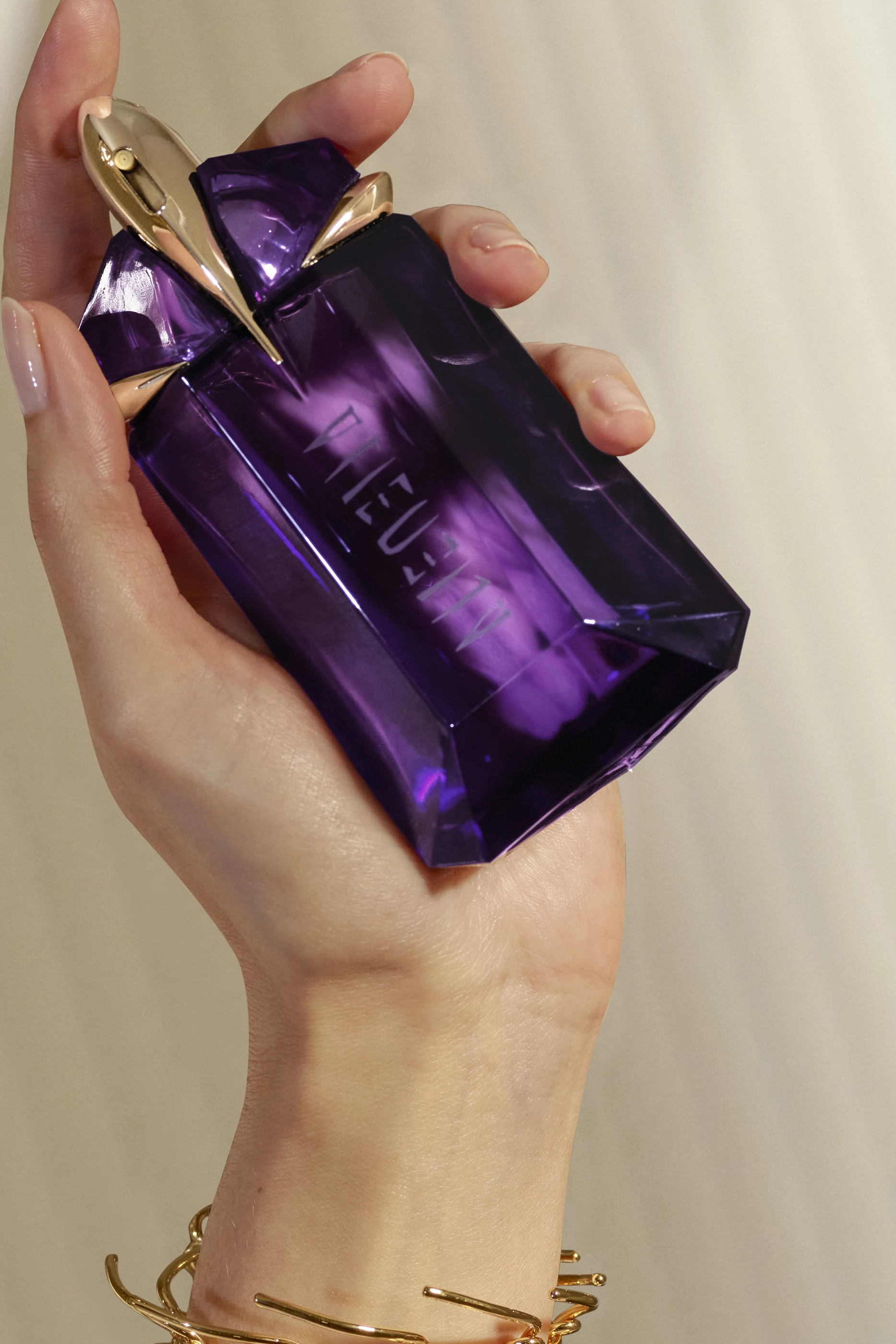 Buy MUGLER Colourless Alien Eau de Parfum Refillable Spray 30ml For Women Online Ounass UAE