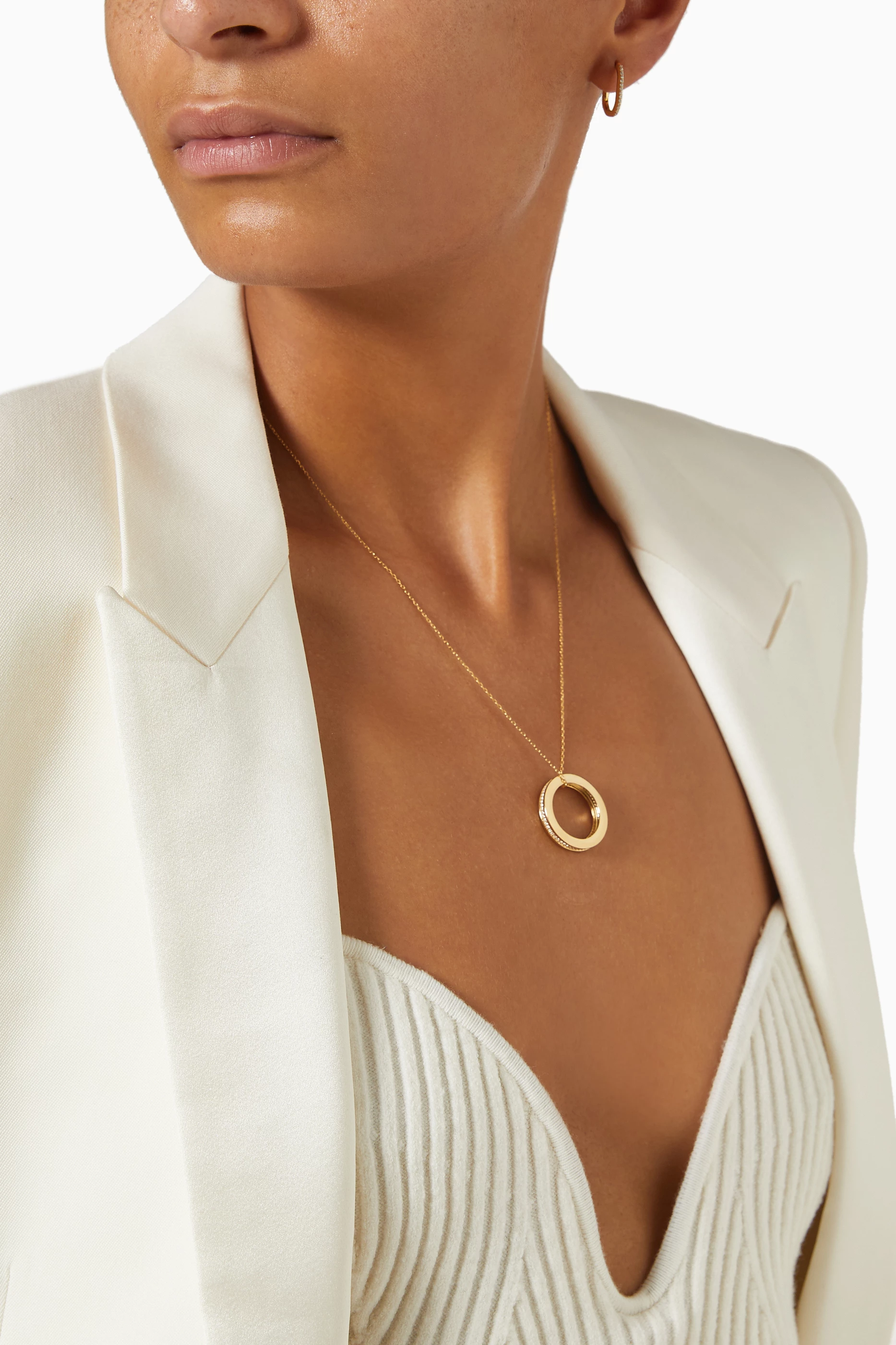Circle pendant necklace gold top