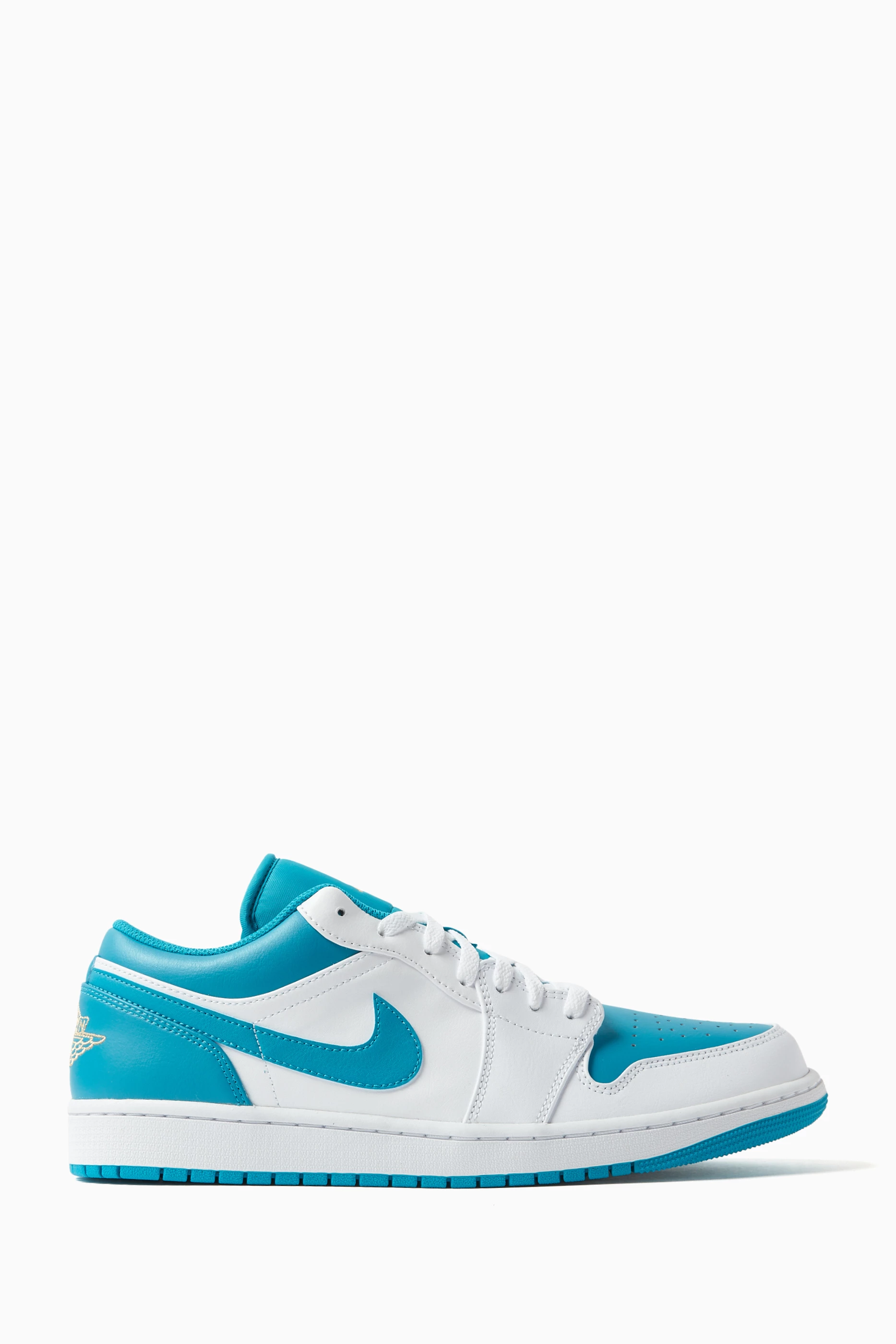 Blue jordan low tops deals