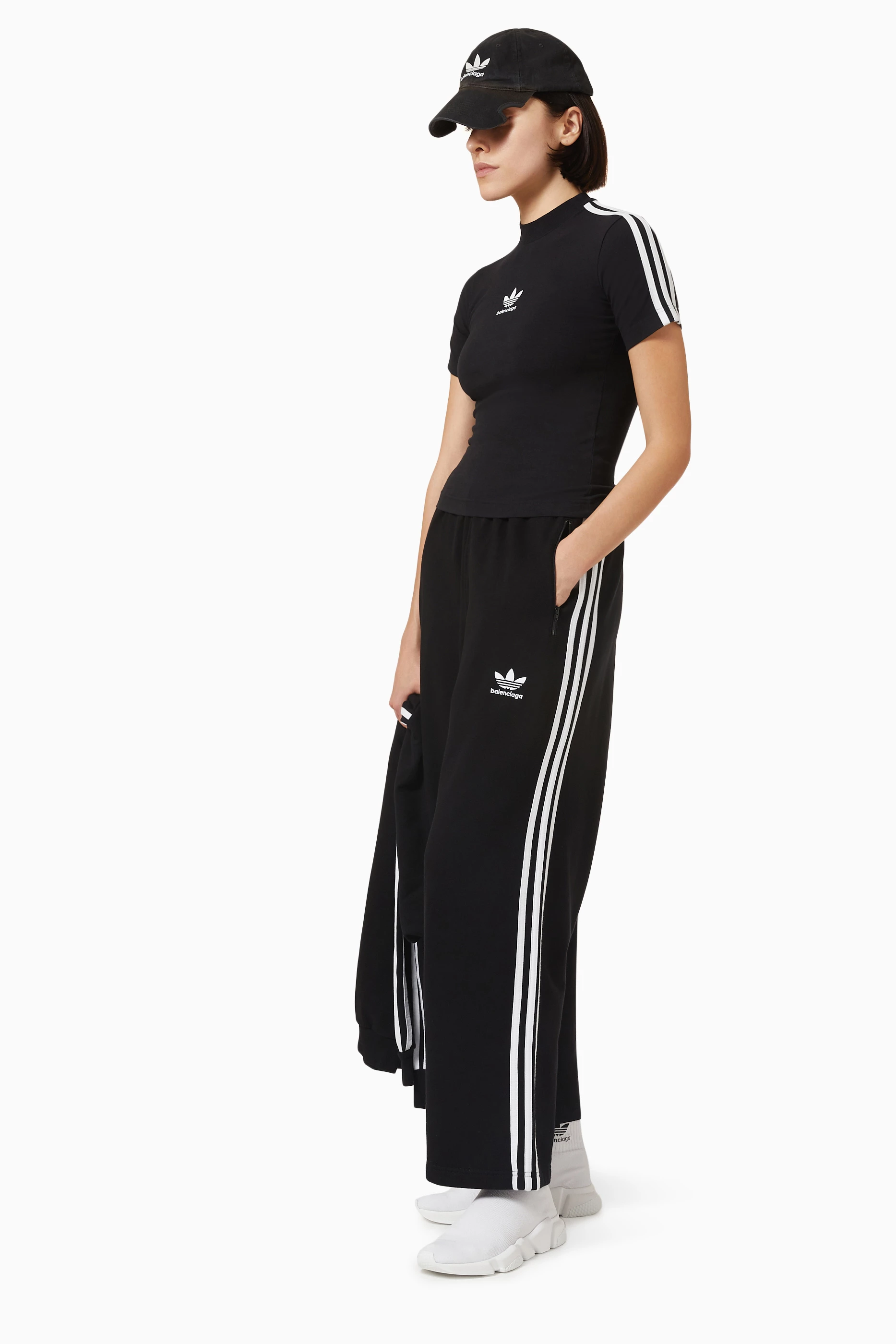 Baggy adidas sweatpants 2025