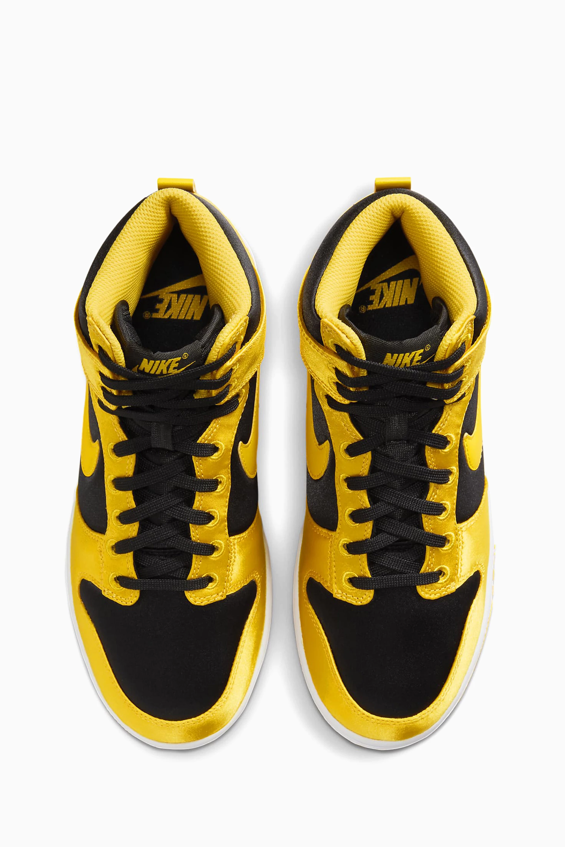 Yellow nike dunks discount
