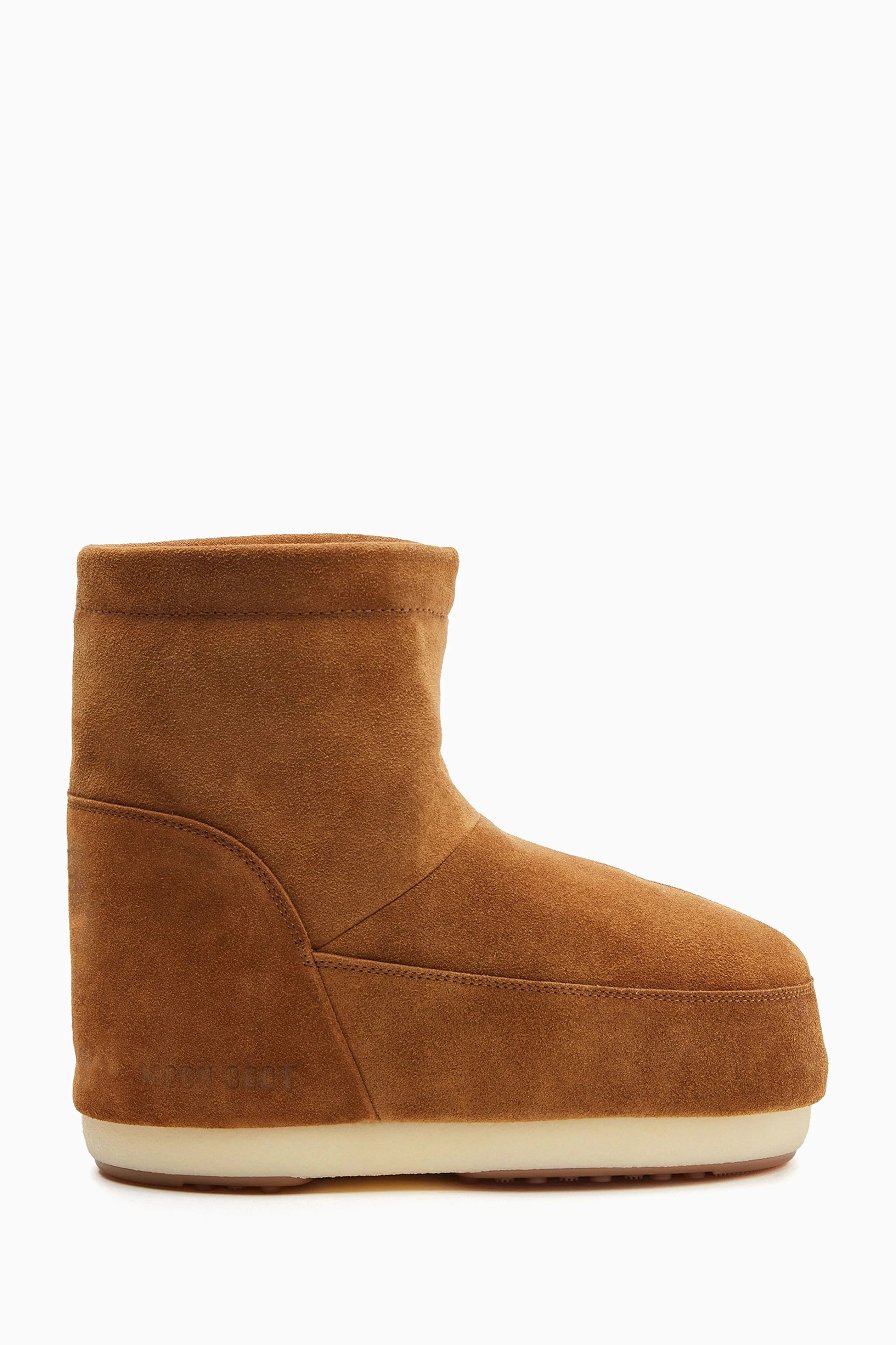 Suede moon boots top
