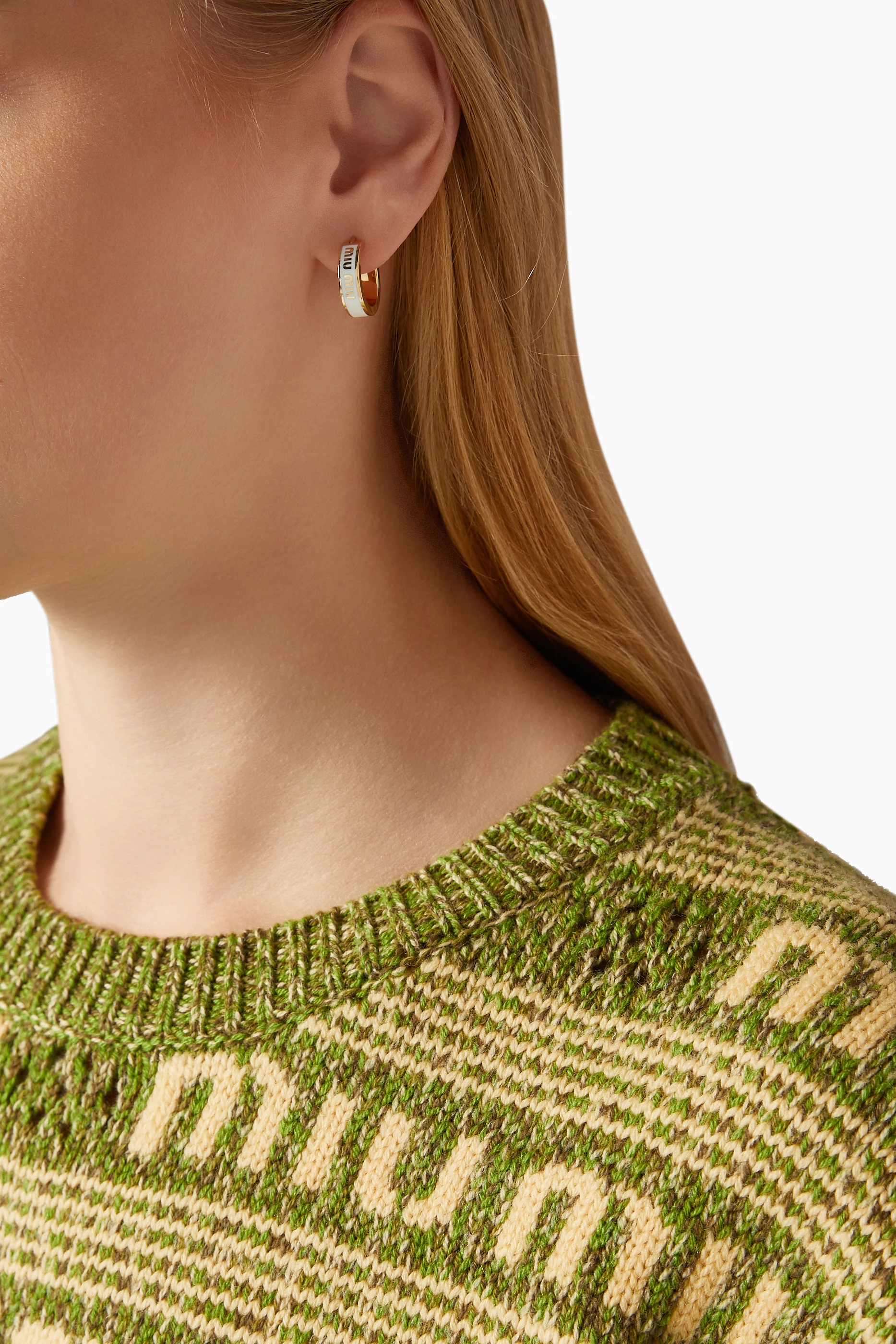 【MiuMiu】SMALL HOOP EARRINGS WITH LOGO Miu Miu Enamel Hoop Earrings | Gold | FARFETCH