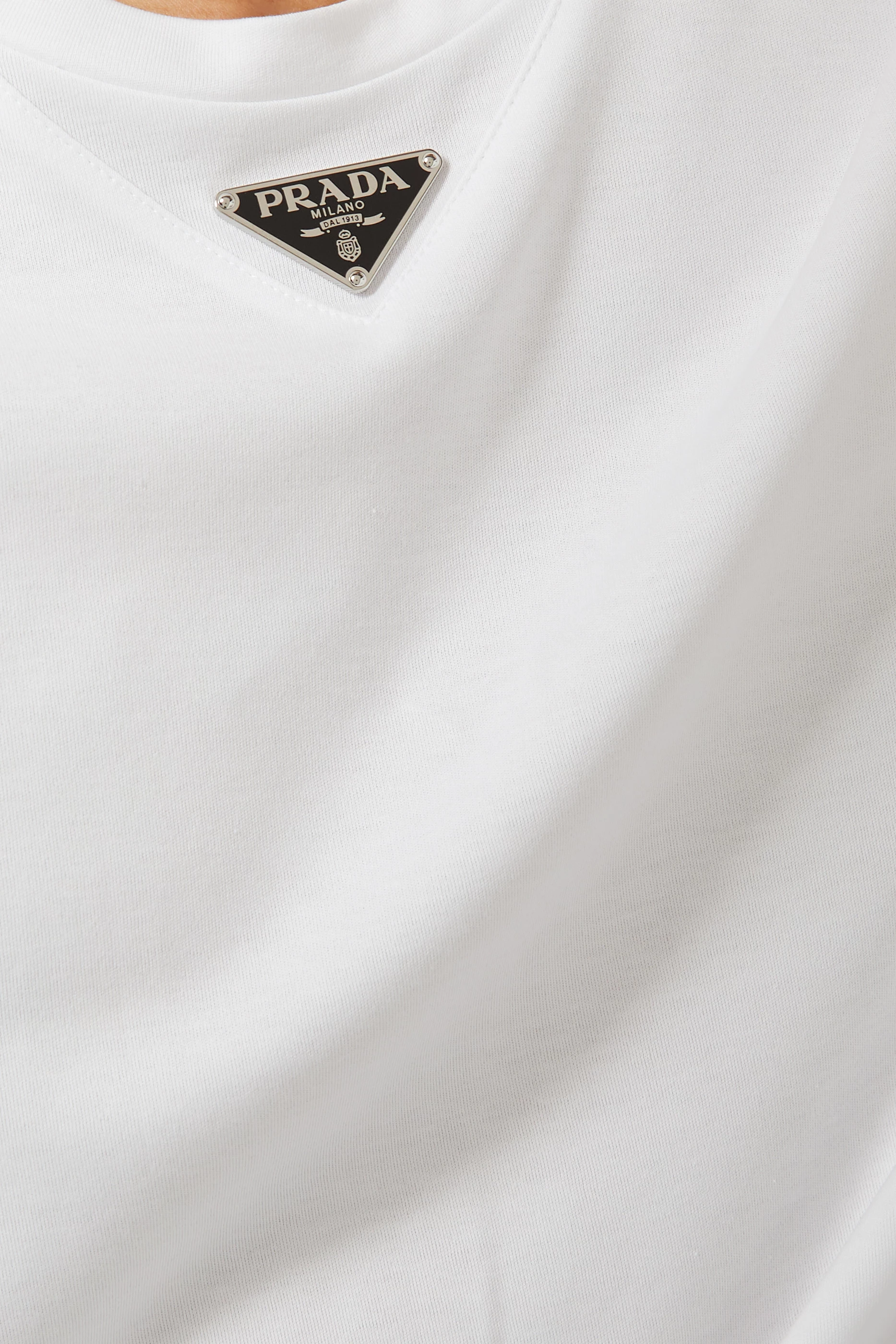 Tシャツ・カットソー PRADA WHITE T-SHIRT WITH TRIANGLE LOGO Prada Triangle Logo Cotton T-Shirt (White) – The Factory KL