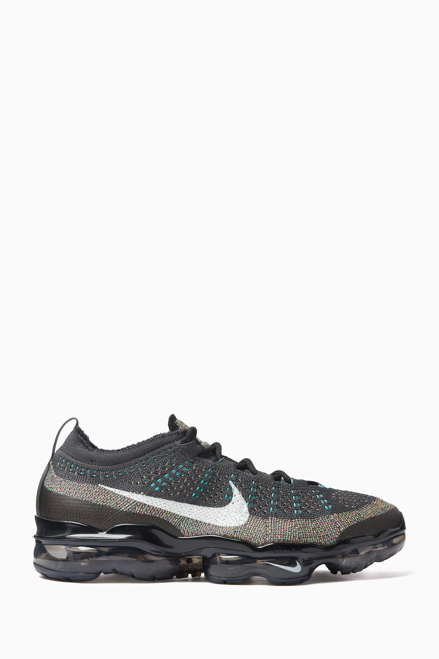 New all black vapormax store