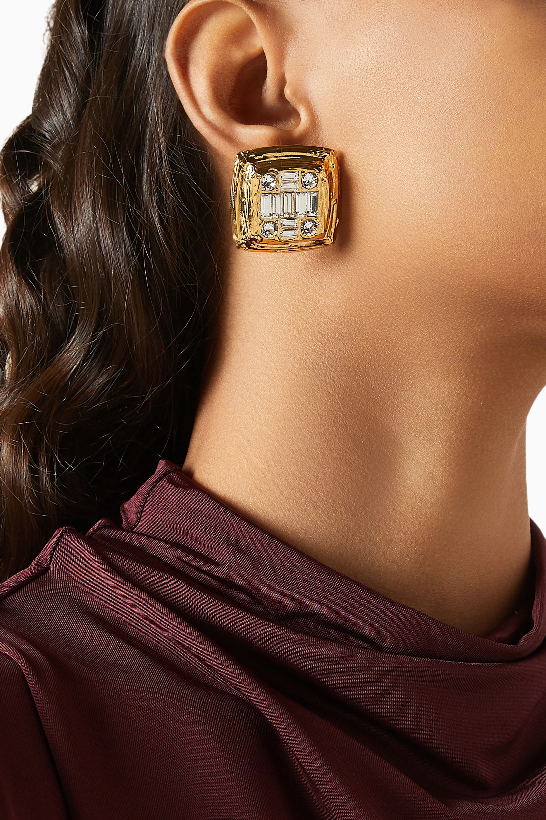 ピアス AMINA MUADDI Embellished l Jeanne Earrings Buy Amina Muaddi White Jeanne Crystal Earrings in Gold-tone