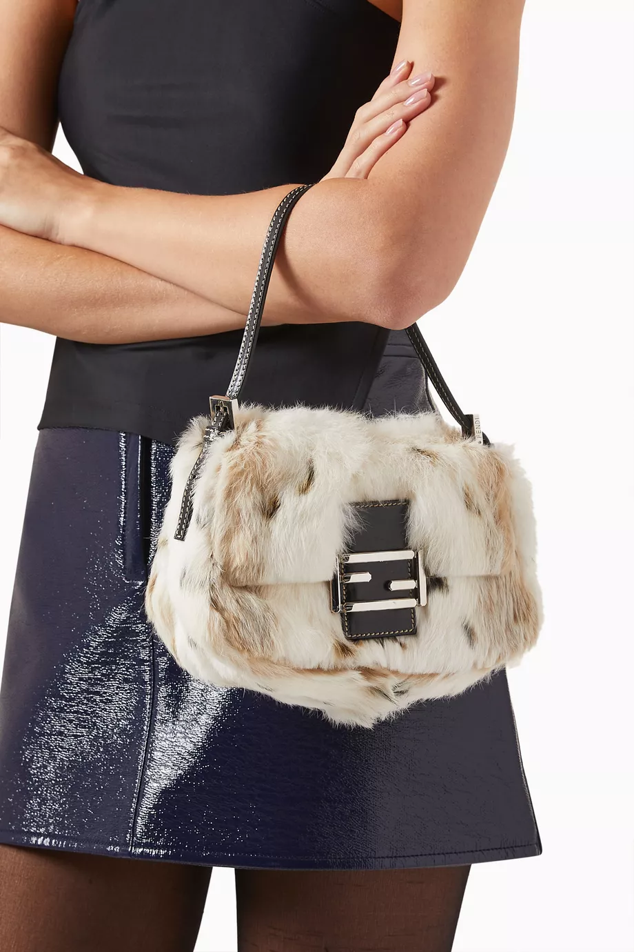 Baguette style bag store