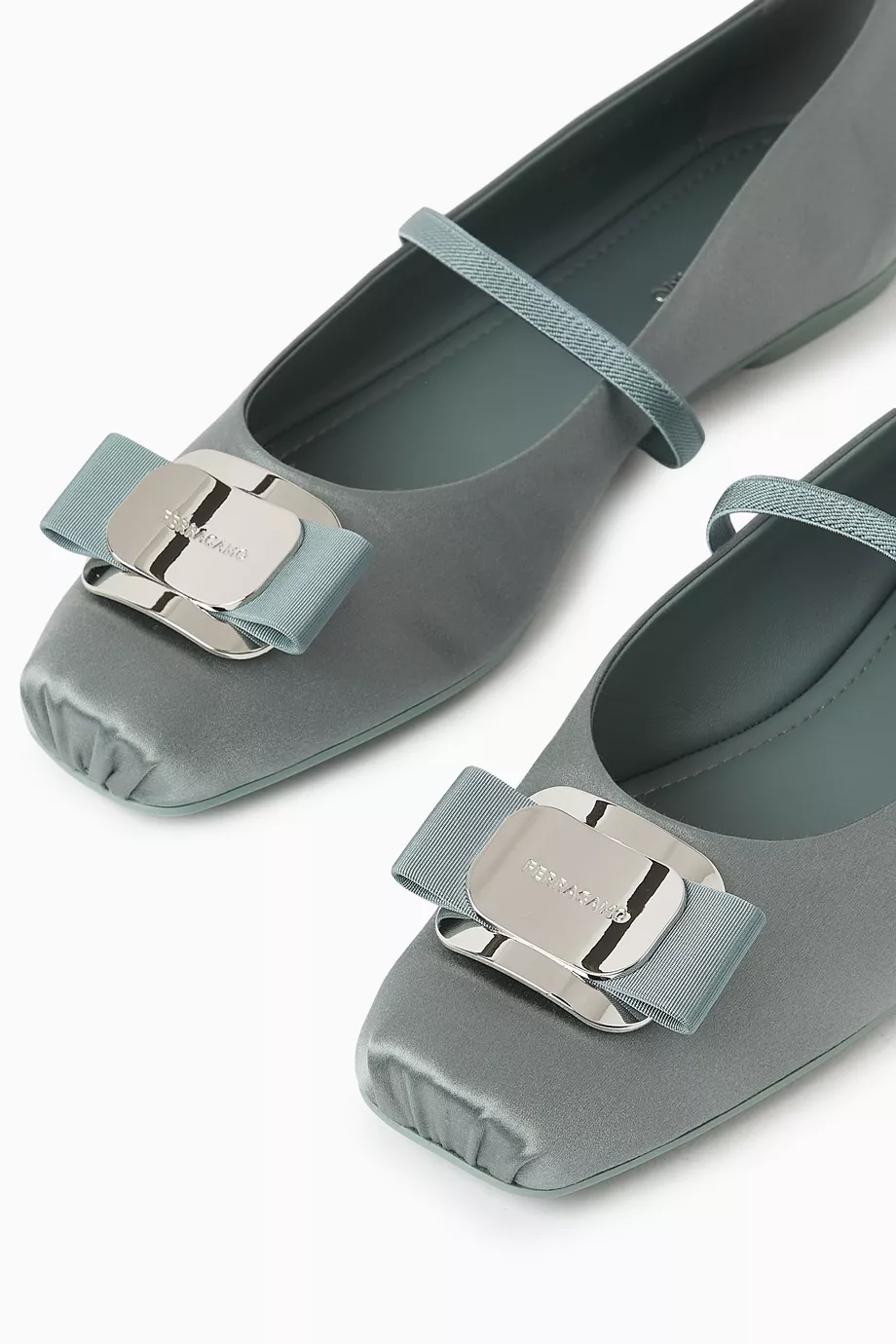 Buy Ferragamo Green Zina Ballet Flats in Leather for Women in UAE Ounass