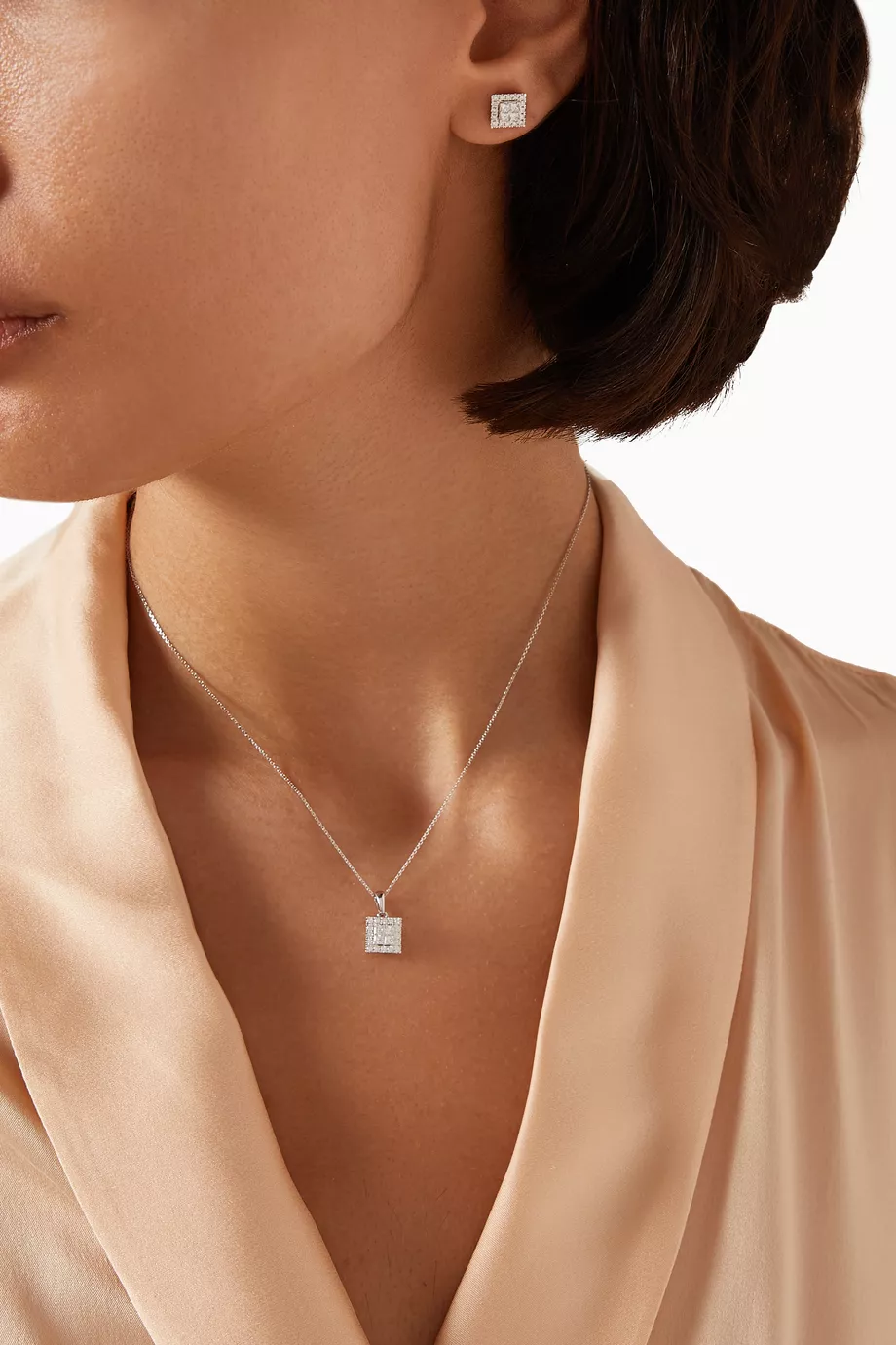 Buy Damas White Illusion Square Diamond Pendant Necklace in 18kt White Gold For Women Online Ounass UAE