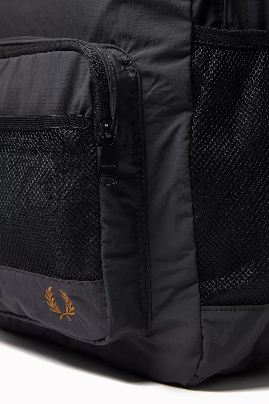 ◆FRED PERRY◆ Crinkle Nylon Mesh Backpack Anchor Grey CFPU2 FRED PERRY】Crinkle Nylon Mesh Backpack Anchor Gray