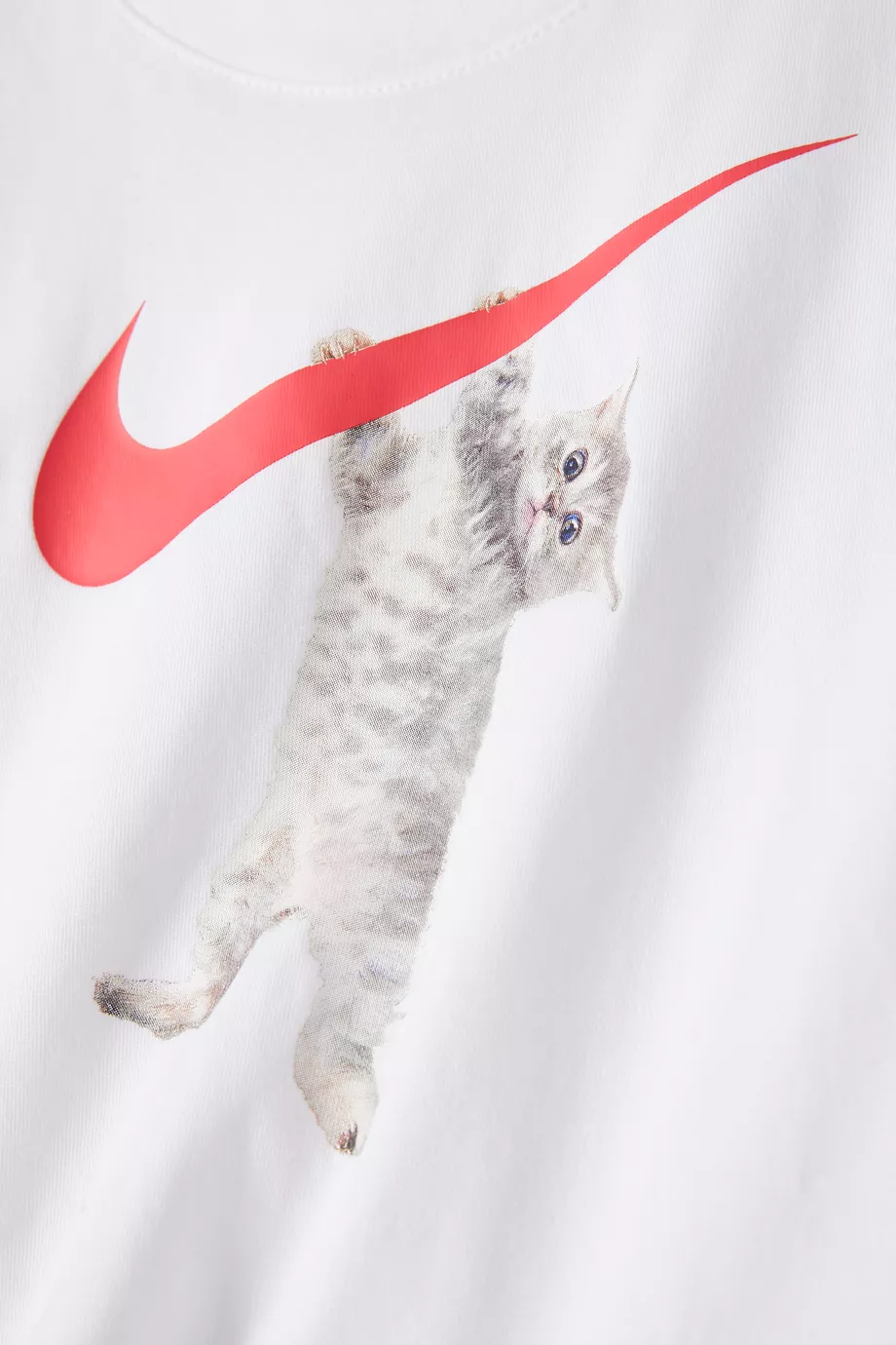 Buy Nike White Logo T shirt in Cotton For Girls Online Ounass UAE