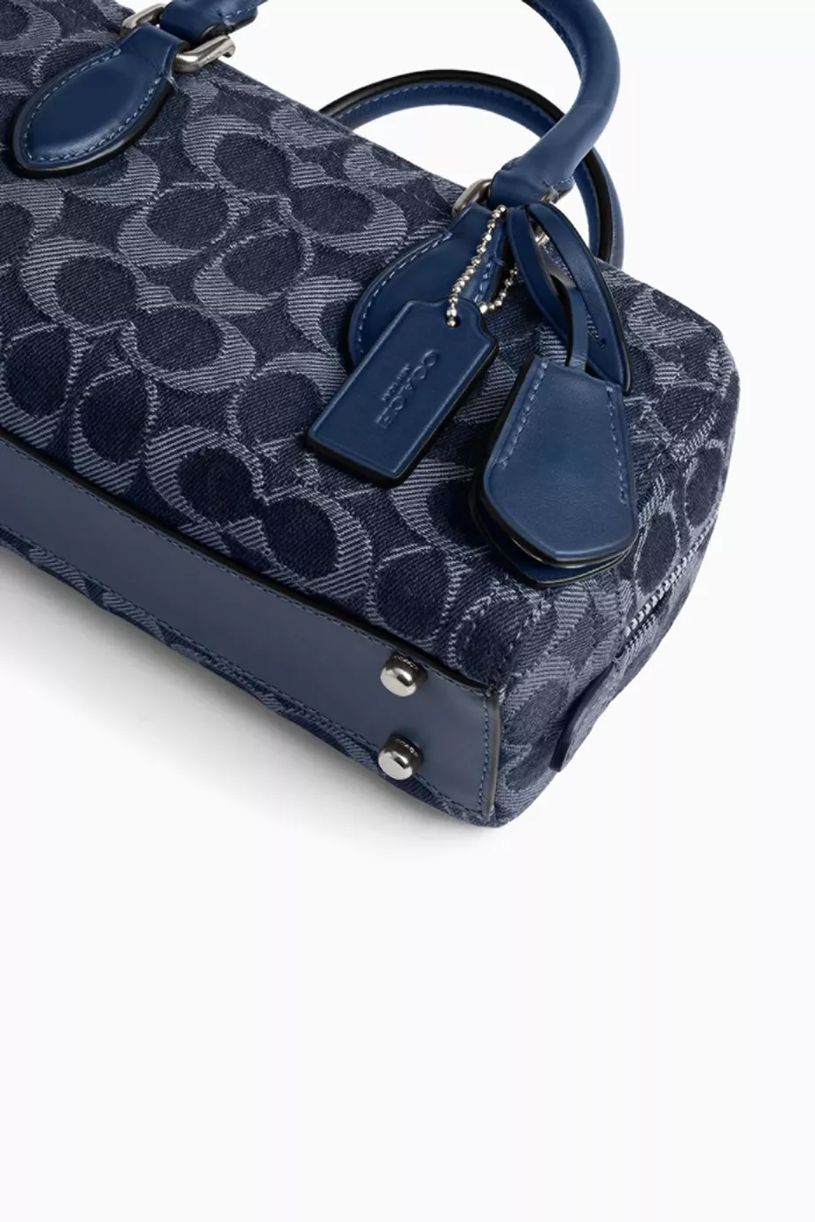 バッグ Coach Satchel Bag Signature Denim Buy Coach Blue Bowery Satchel 22 in Signature Denim For Women